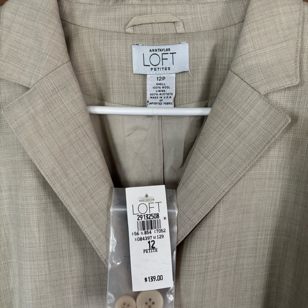 Ann taylor LOFT Women's Beige Blazer 100% wool size 12P - Picture 2 of 9